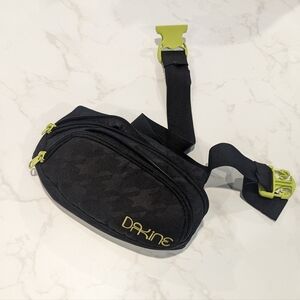 Dakine Hip Pack in black